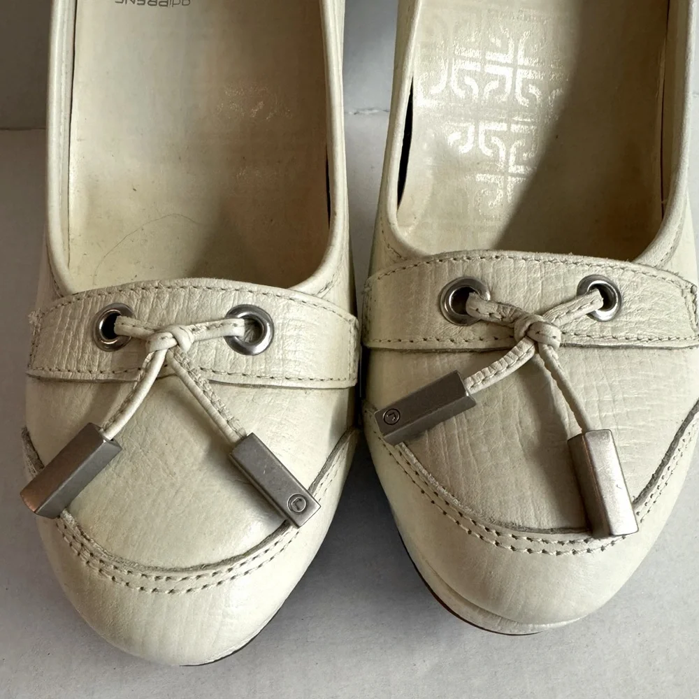 Rockport -Genuine Cream Leather Platforms 4” heel.Size 9.5
